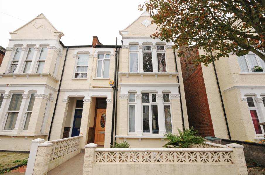 Villa for sale recommended by Northfields Estate Agents