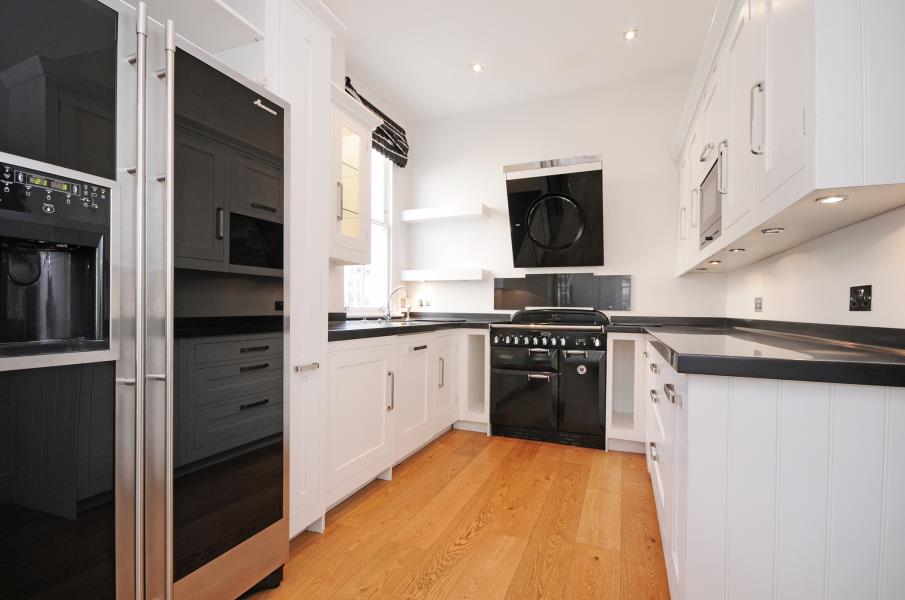 Villa for sale recommended by Northfields Estate Agents